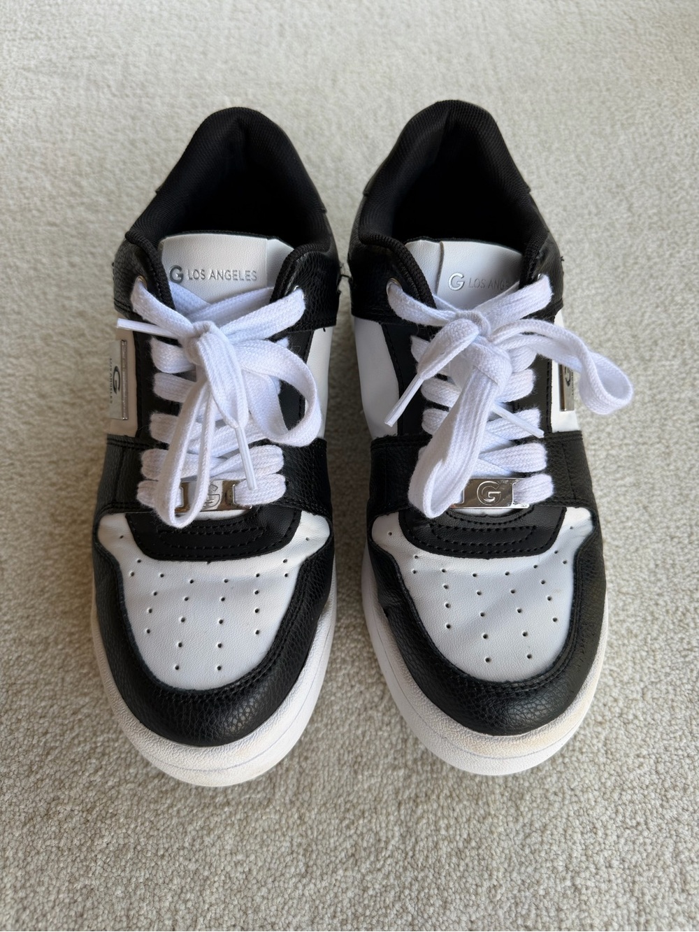 G Los Angeles Women’s 9M Black and White Low-Top Sneakers
